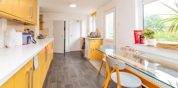 1 bed Room To Let - Photo 2