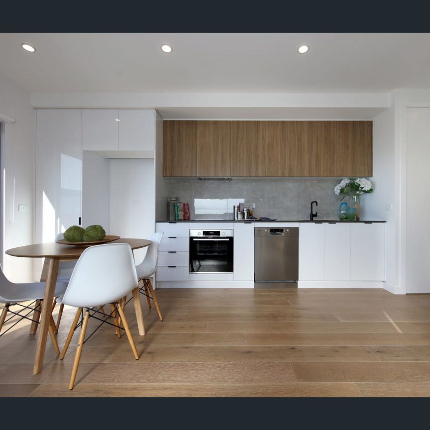 Light and Bright apartment! - Photo 1