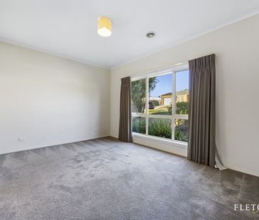 Spacious 2 Bedroom Unit Close to the Western Freeway! - Photo 4