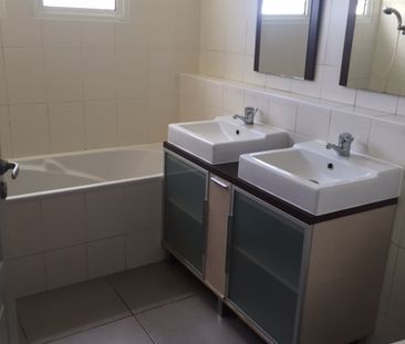 Location Maison 4 pièces 96m² LA POSSESSION 97419 - Photo 3