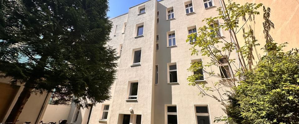 Wohnung mit Wohlfühlcharakter - saniert, moderner Vinylboden, Dusche und Badewanne! - Photo 1