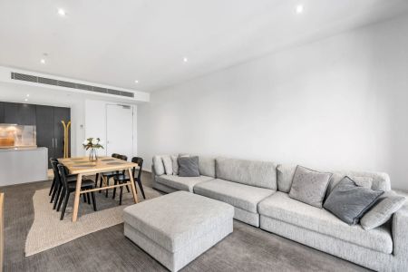 Fully Furnished Sky-High Elegance in the Heart of Southbank - Photo 3