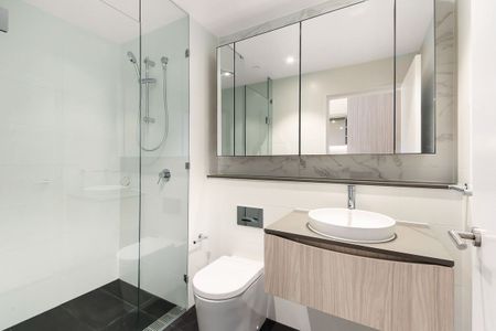 Bridge View & North Facing I Walk-in Wardrobe I Secure Parking - Photo 3