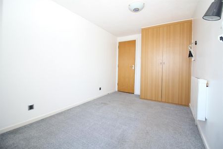 1 Bedroom Flat - Purpose Built To Let - Photo 5