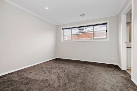 4 Bed, 2 Bath - Photo 4