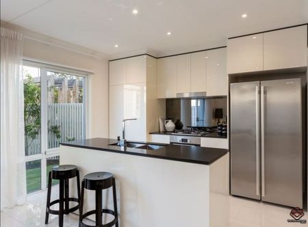 Modern Terrace Home for Rent in The Heights â Stylish Living with Scenic Outlook - Photo 4