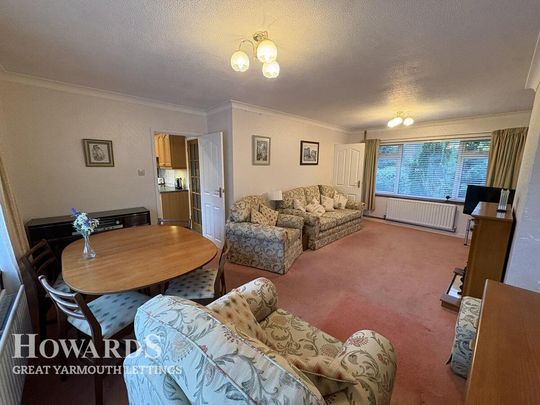 3 bedroom semi-detached bungalow to rent - Photo 1