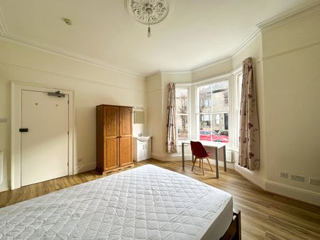 Bateman Street, Cambridge - Photo 3