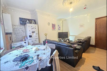 5 Bedroom Student Properties Leeds - Photo 5