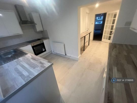 3 bedroom terraced house to rent - Photo 1