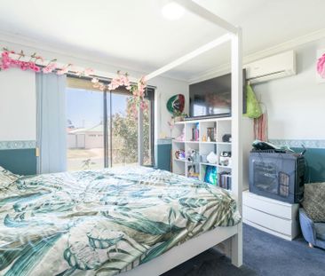 4x2 with extra kitchenette Pool servicing included. - Photo 4