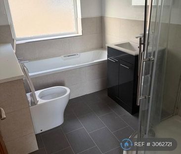 4 bedroom detached house to rent - Photo 6