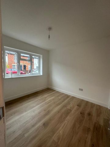 4 bedroom semi-detached house to rent - Photo 2
