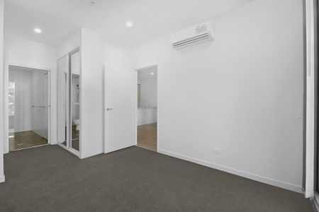 310/10 Aviators Way, Penrith - Photo 4