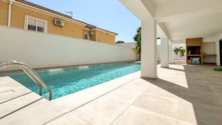 Luxury Modern Villa for long-term in Los Balcones, Torrevieja - Photo 3