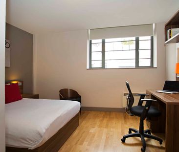 Single En-suite Bedroom - Photo 5