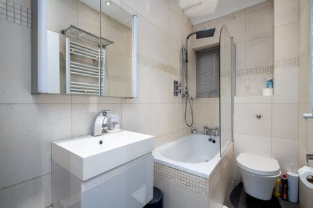 flat 22, 28 Latchmere Rd, London SW11 2DU, UK, London - Photo 2