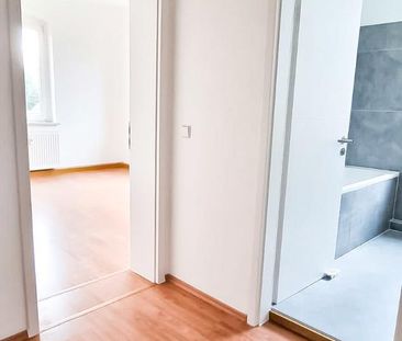 Frisch renovierte 2-Raum-Wohnung in Rödlitz - Photo 1