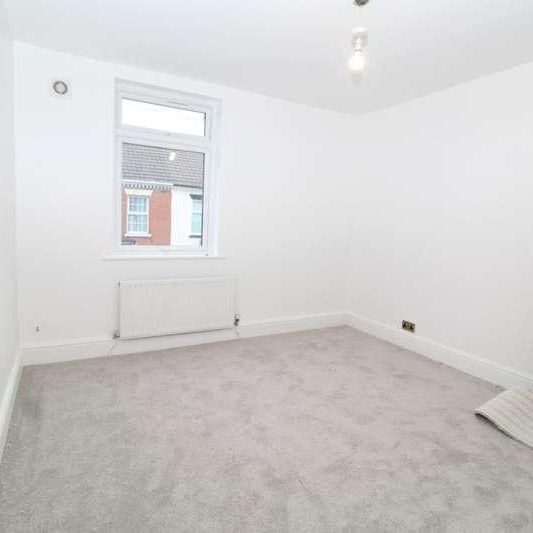 Burnt Oak Terrace, Gillingham, ME7 - Photo 1