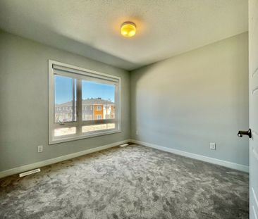 For Lease - 269 Ormiston Crescent, Barrhaven, Ontario - Photo 3