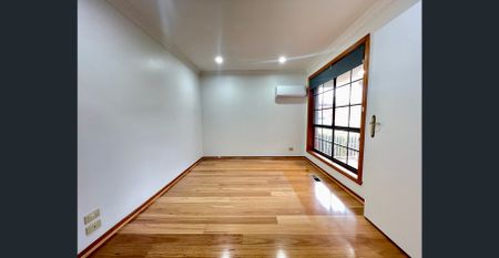 Cosy & Spacious Unit! - Photo 5