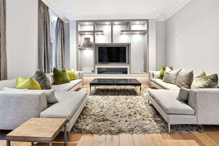 Exceptional 4/5 bedroom family home of over 3,000 sq ft. Beautifully refurbished, immaculately presented and enviably located amongst London's most iconic landmarks. - Photo 5