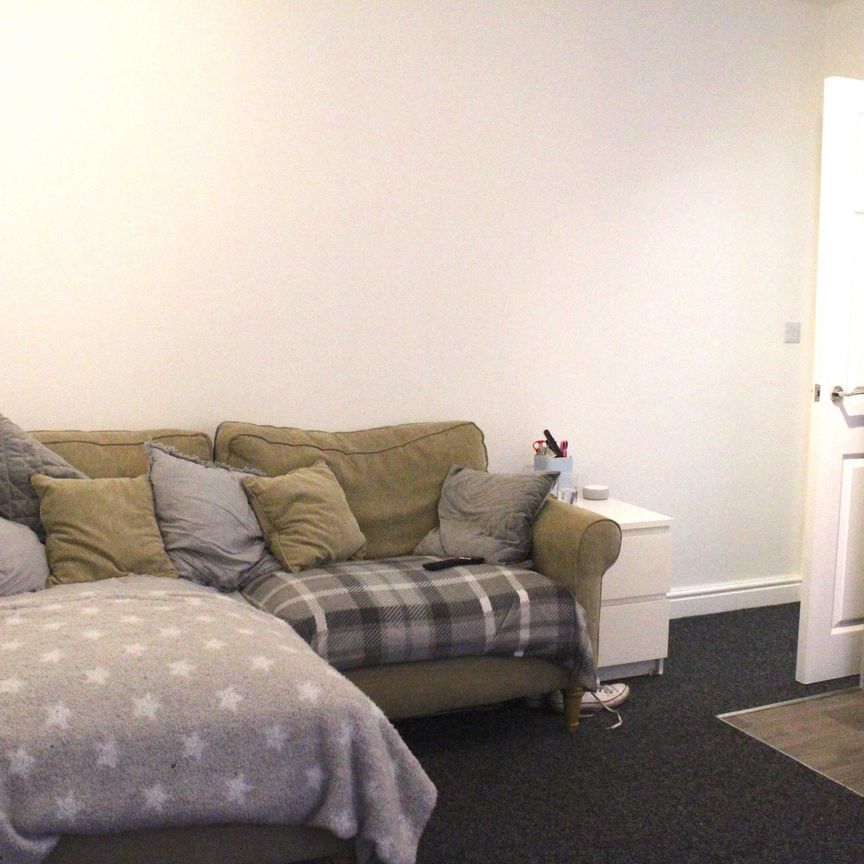 Flat 7 – The Old Bank – 1 Bed - Photo 1