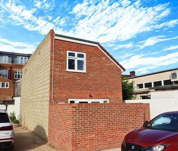 Grand Parade, Surbiton, KT6 - Photo 4