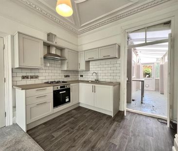 2 bedroom flat to rent - Photo 6