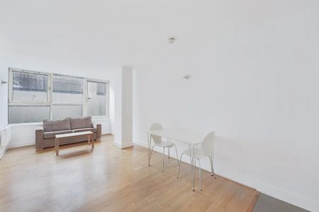 1 bedroom flat in London - Photo 4