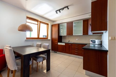 Świetna lokalizacja, ogrzewany ogród zimowy - Photo 2