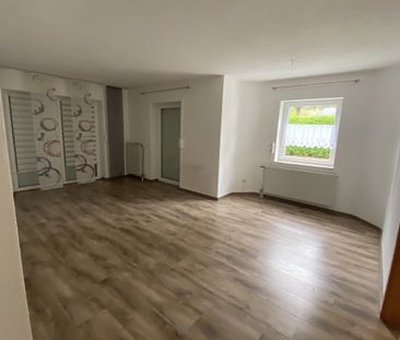 Günstige 2-Zimmer-Wohnung mit Einbauküche - Photo 3