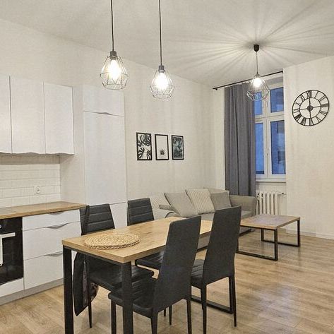 Mieszkanie dwupokojowe w odnowionej kamienicy - Zdjęcie 1