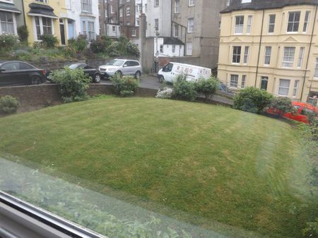 2 bedroom flat to rent - Photo 2