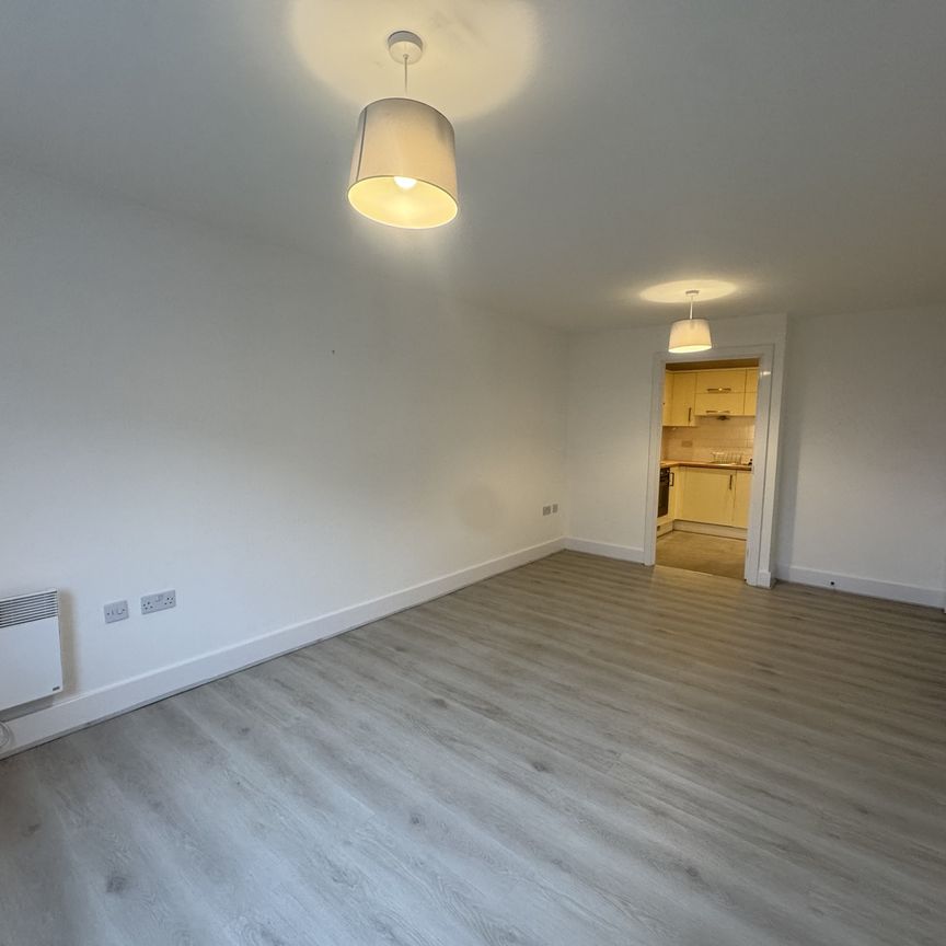 Coxhill Way, Aylesbury - Photo 1