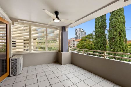 Bright & Breezy Coastal Living in Broadbeach! - Photo 2