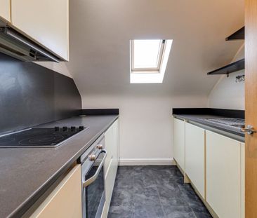 A 1 Bedroom Flat in Leckhampton GL50 2DP - Photo 1