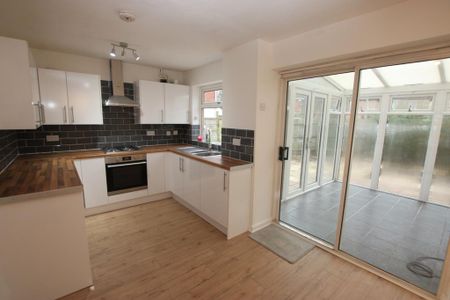 3 bedroom semi-detached house to rent - Photo 5