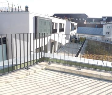 "Mitten im Stadtzentrum mit grosser Terrasse!" - Photo 1