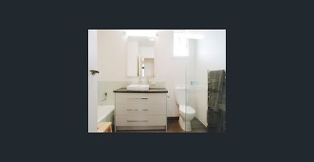 HANDY LOCATION - Photo 2