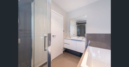 Light & Bright Stunning Townhouse - Photo 5