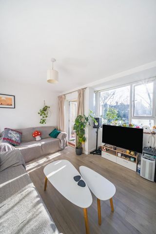 1 bedroom property to rent - Photo 2