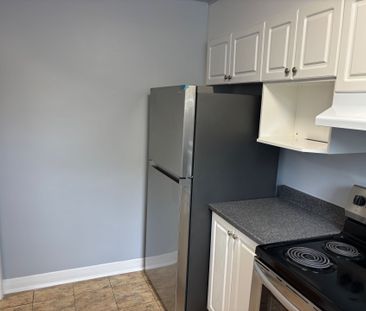 For Lease - 1064 MERIVALE Road Unit# 2, Carlington - Central Park, ... - Photo 2