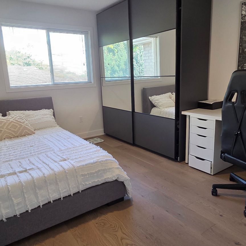 For Lease - 337 Carruthers Avenue, Newmarket, Ontario - Photo 1