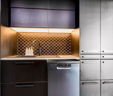 Dual Living! Massive Deck! 4 Bay Shed - 7x12 m! - Photo 6