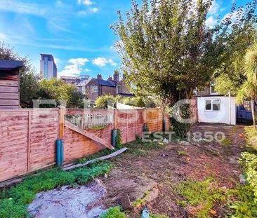 Orchard Road, Brentford, TW8 - Photo 1