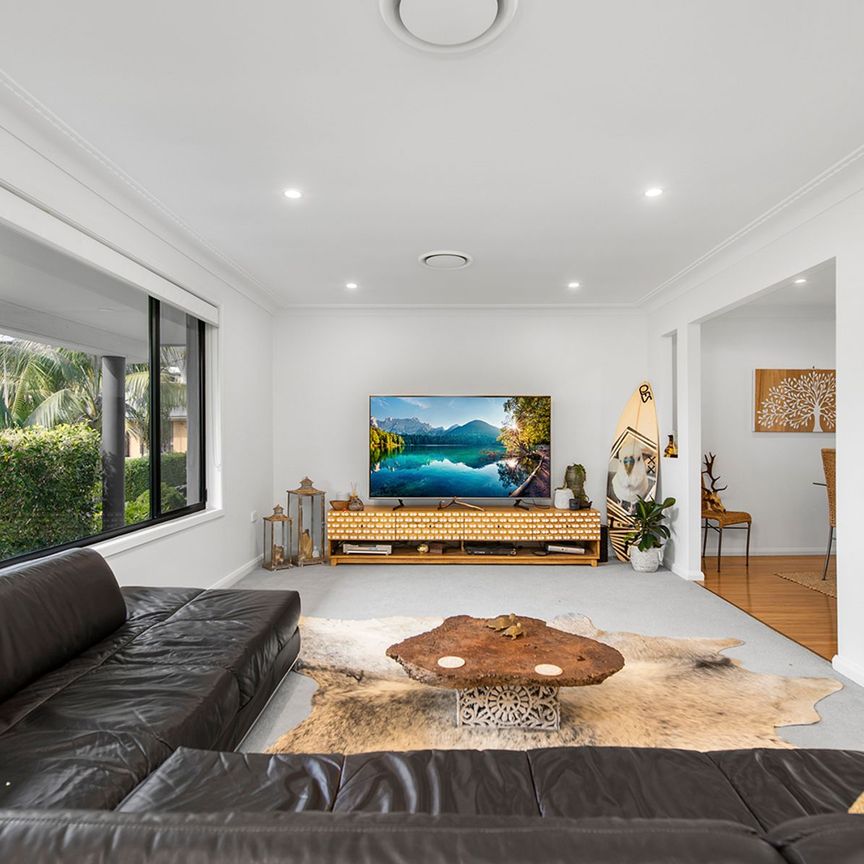 Large Quality Renovated Family Home In Popular Jewells - Photo 1