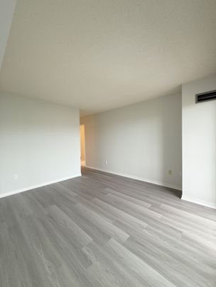 For Lease - 309 Major Mackenzie Drive Unit# 807, Richmond Hill, Ontario - Photo 1
