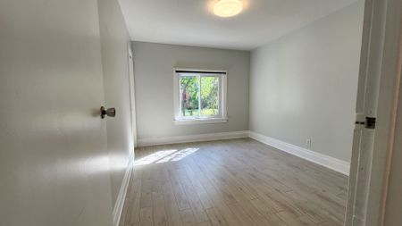 For Lease - 207 Olive Avenue, Toronto, Ontario - Photo 2