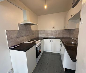 3 bed flat to rent in Trinity Avenue, Northampton, NN2 - Photo 3